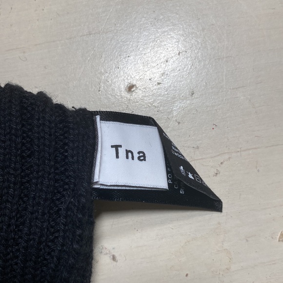 TNA beanie - Picture 2 of 3